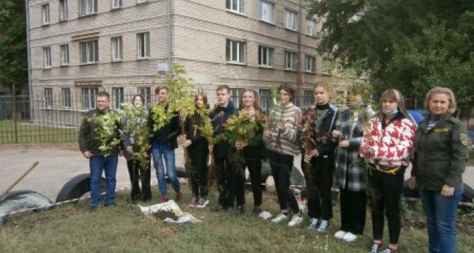 В Луганске заложили дендропарк из редких деревьев и кустарников. ФОТО
