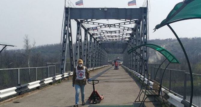 В Луганске разъяснили порядок подачи заявки на выезд через ВПП Станица Луганская Выезд осуществляется только по спискам