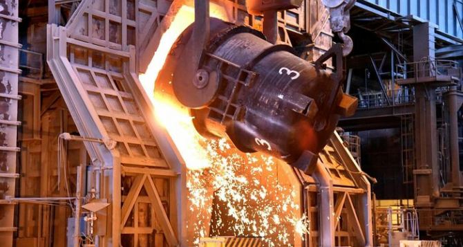 Алчевский меткомбинат запустил сталеплавильное производство и выплавил первые 300 тонн стали