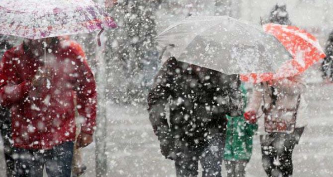 В первый день зимы в Луганске гололедица и налипание мокрого снега