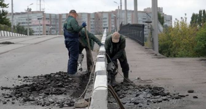 На путепроводе в Луганске у парка им. 1 Мая завершаются работы по демонтажу конструкций