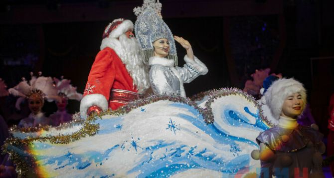 В Луганском цирке начались Новогодние представления. ФОТО