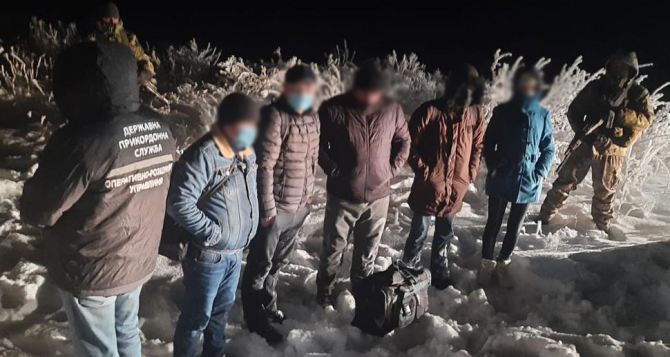 Группа иностранцев хотела незаконно попасть в Россию на границе в Луганской области