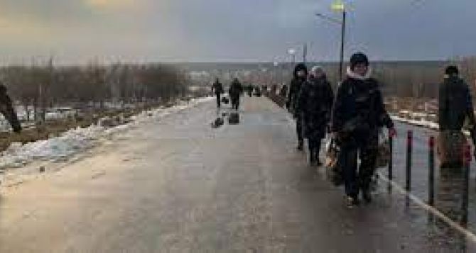 На КПВВ «Станица Луганская» возобновили бесплатный подвоз граждан