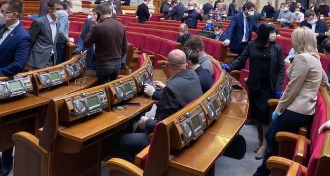 Из Верховной Рады отозвали скандальный законопроект о переходном периоде на Донбассе