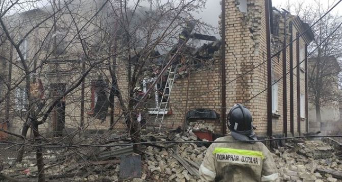 Под обстрел РСЗО «Град» попал поселок Донецкий и пригород Луганска. Два человека погибло. ФОТО (18+)