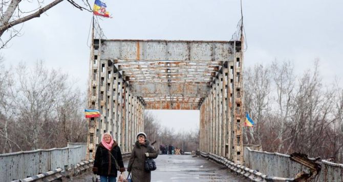 Между Луганском и Станицей Луганской беспрепятственное движение будет уже через пару дней