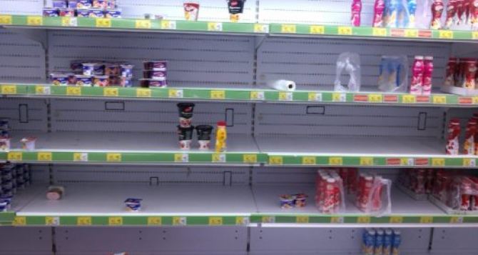 Украинские супермаркеты заявили о дефиците некоторых продуктов: что исчезло с полок