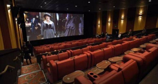 Половина всех кинотеатров в России закроется к середине мая