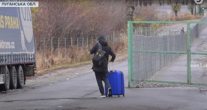 На границе с РФ со стороны Луганска установили три новых автомобильных пункта пропуска