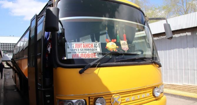 Впервые за восемь лет рейсовый автобус из Луганска отправился в Меловое