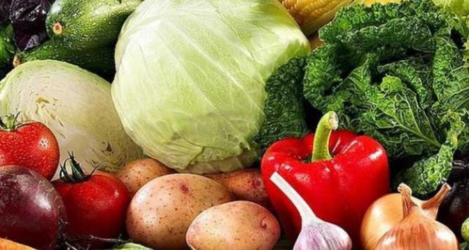 Правительство призывает украинцев выращивать овощи на клумбах вместо цветов