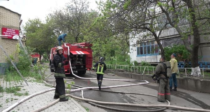 Луганский ночной клуб «Эгоист» снова горел. Сегодня в пятый раз с 2014 года. ФОТО