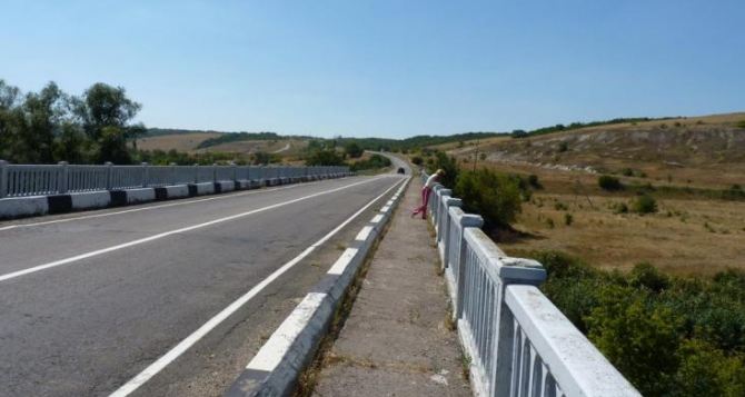 В Станично-Луганском районе через два дня восстанавят мост через реку Деркул