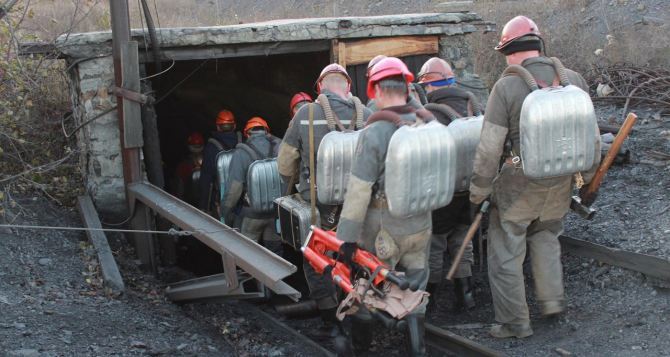 Два горняка погибли в частной шахте под Свердловкой