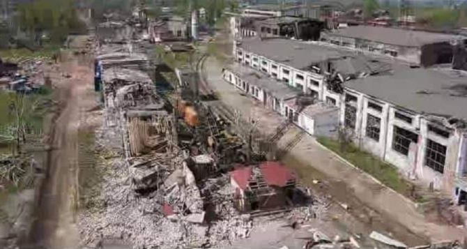 На территории северодонецкого завода «Азот» взорвалась цистерна с химикатами. Есть опасность для людей