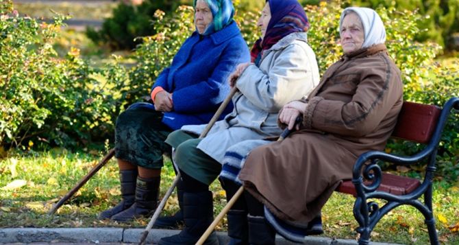 Выплата пенсий за сентябрь: какие суммы получат украинцы