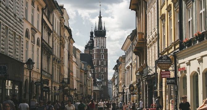 Нужна ли туристическая страховка для выезда в Польшу?