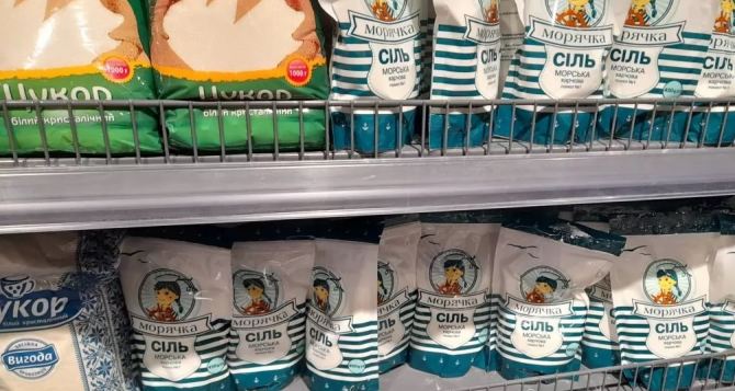 В украинских супермаркетах изменились цены на соль и сахар