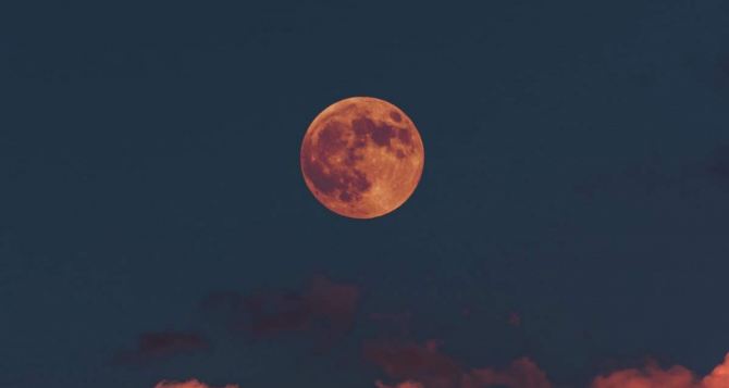 Лунное затмение 8 ноября 2022 года: что нельзя делать и как защитить себя от влияния луны