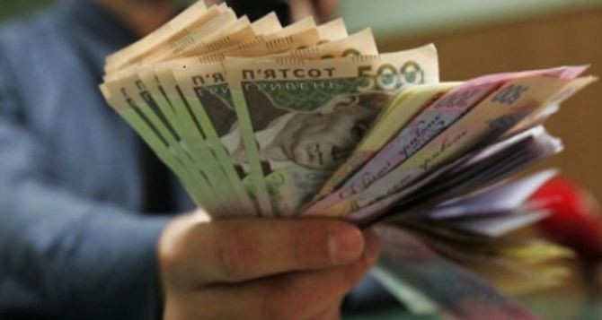 Жителям Украины начали выплачивать по 25 тыс. грн: кто сможет получить