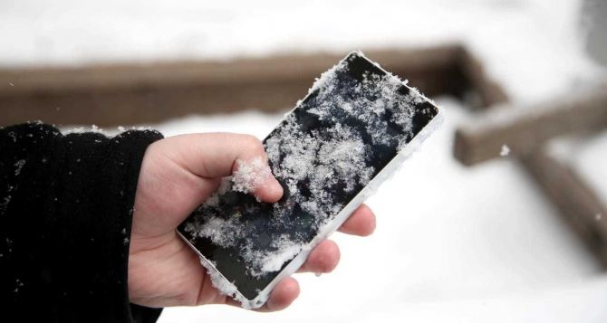 Как продлить работу смартфона на морозе, рассказал эксперт