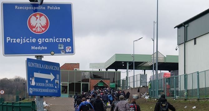В ООН посчитали сколько человек выехали из Украины после 24 февраля — большинство уехало в Европу