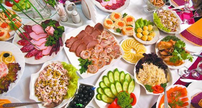 Как сделать новогодний стол чуть здоровее, не отказываясь от традиционных блюд
