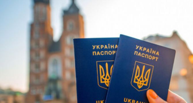 В 2022 Украинцы за рубежом тратили по $2 млрд в месяц