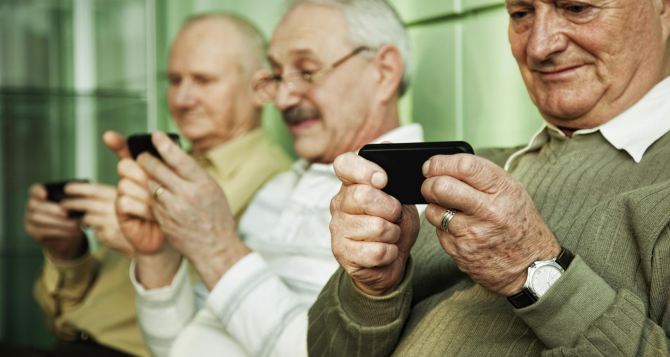 Бесплатные смартфоны получат украинские пенсионеры