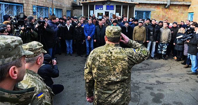 Мужчинам приготовиться: стало известно, как в Украине будут вручать повестки