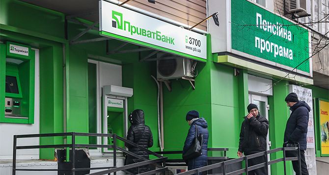 Приватбанк списывает 10 000 гривен с карт без причин: клиенты банка в соцсетях