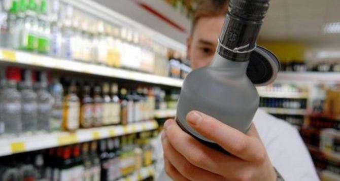 Нет «паленке»: украинцы смогут проверять алкоголь и сигареты в «Дії