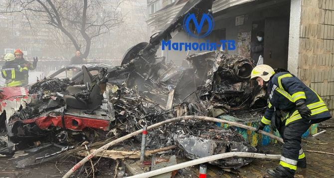 Вертолет с руководством МВД Украины упал на детский садик в Броварах. Все погибли.  ФОТО с места авиакатастрофы