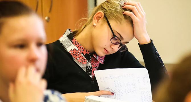 В Украине отменили школьные экзамены