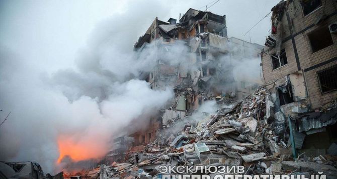 Огромную сумму денег нашли под завалами разрушенного ракетой дома в Днепре