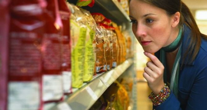 В украинских супермаркетах подешевели важные продукты питания