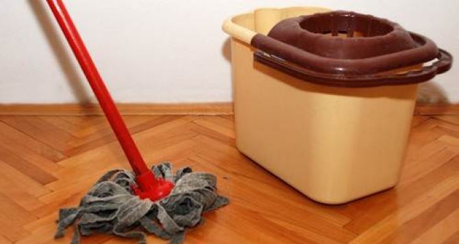 Вы мыли полы неправильно: 5 секретных правил опытных хозяек