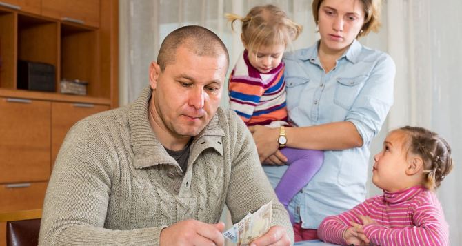 Украинские семьи получат по 1000 долларов от США: как оформить помощь