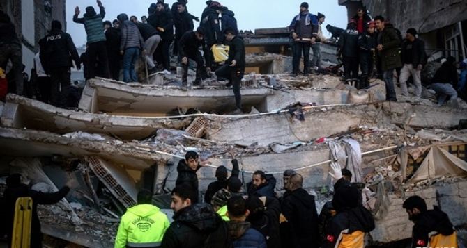 Сильнейшее землетрясение в Турции и Сирии. Уже известно о 200 погибших и почти 800 пострадавших. ФОТО