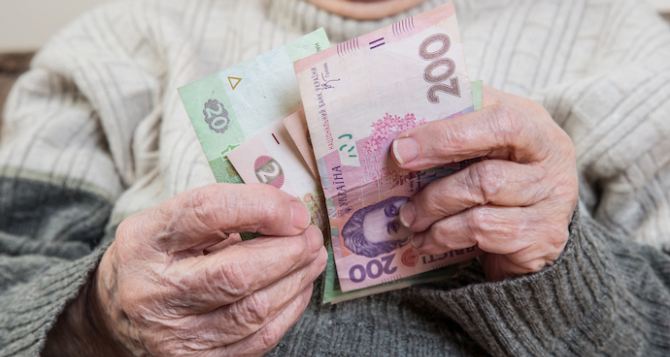Новые выплаты для пенсионеров и их близких от ПФУ: три месяца пенсии сразу в руки