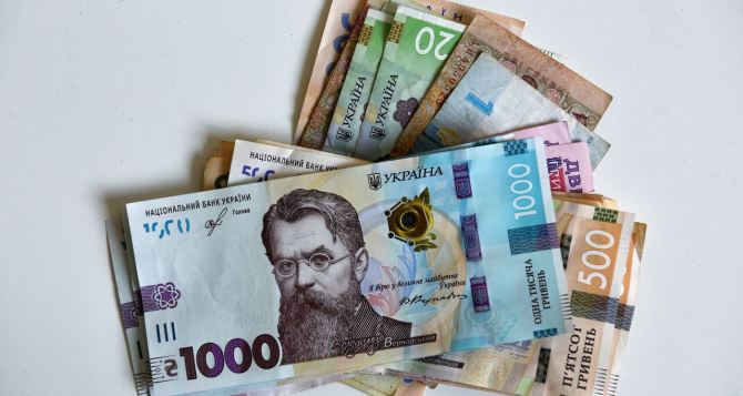 Над украинской национальной валютой нависла угроза стремительного обесценивания