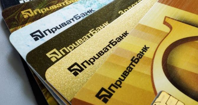 Запрет на снятие наличных и перевод денег ввел ПриватБанк для клиентов с кредитными картами