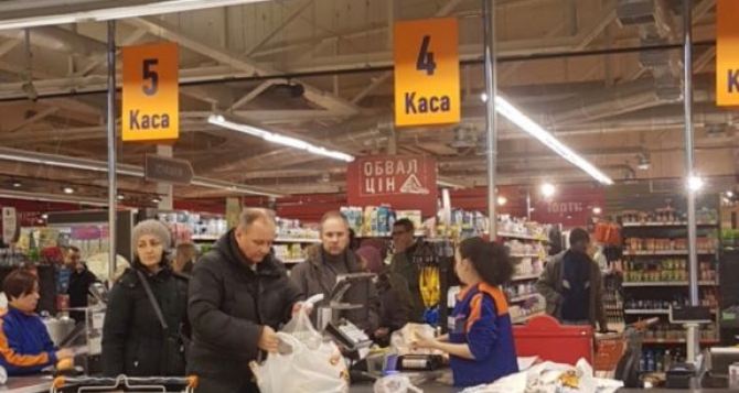 Какие продукты питания останутся на прилавках украинских магазинов и сколько они будут стоить