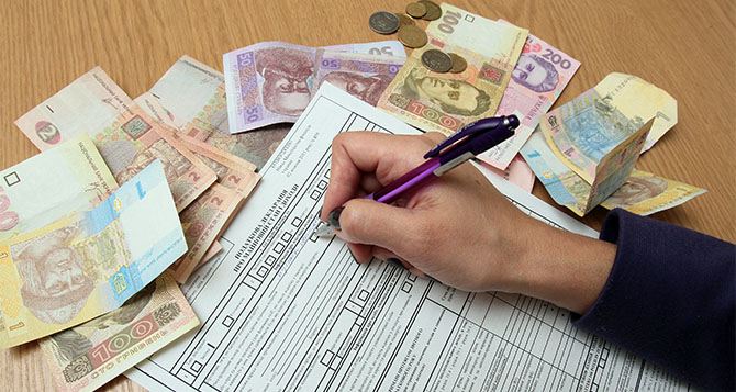 Получил на карту 100 гривен — заплати налоги: украинцев обязали платить налог за дополнительную прибыль