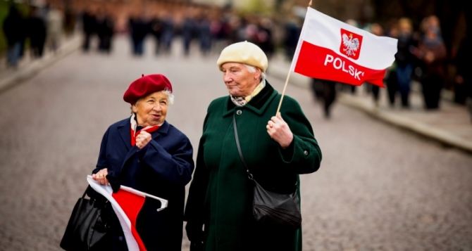 Пенсия в Польше для украинцев: как получить выплаты в евро или злотых