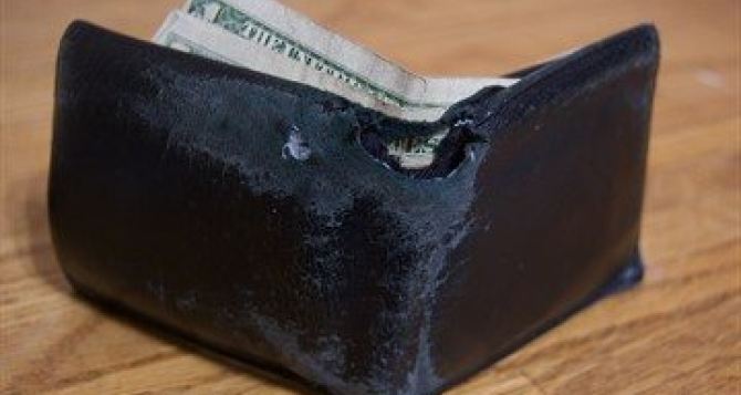 Почему никогда нельзя выбрасывать свой старый кошелек