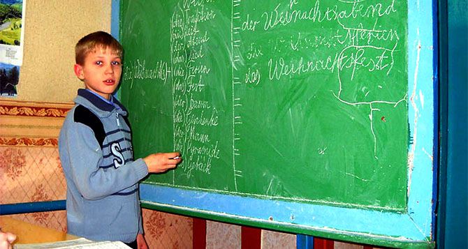 В украинские школы намерены вернуть двуязычное обучение