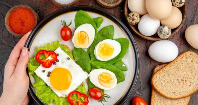 Яйца нужно есть каждый день. Но как лучше, вареными или сырыми?