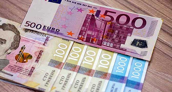 Евро продолжает расти в цене: курс валют на 15 марта 2023 года